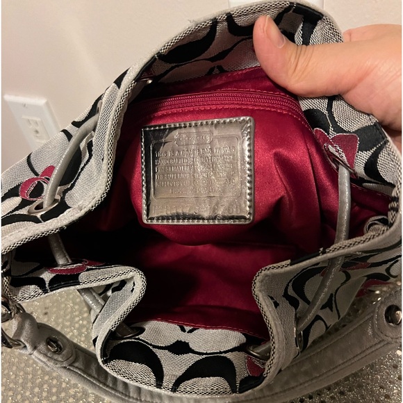 SUPER RARE! Coach Poppy Bucket Bag AND Coach matching wristlet! - Picture 3 of 12